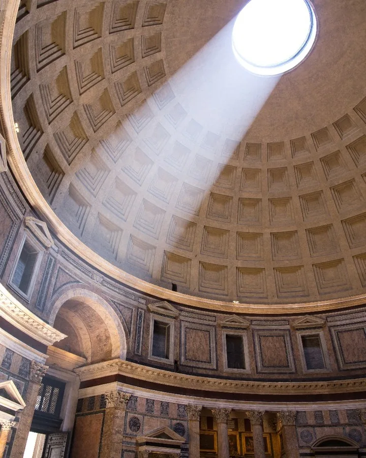 Ray of sunlight entering through the Pantheon dome by Andreas Düren